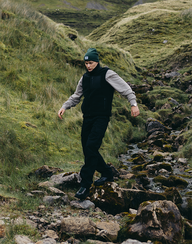 Industry Fleece Gilet in Black